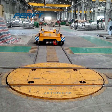 Veliki auto s gramofonom